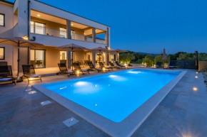 Villa Silente, modern and luxurious villa hugged by nature